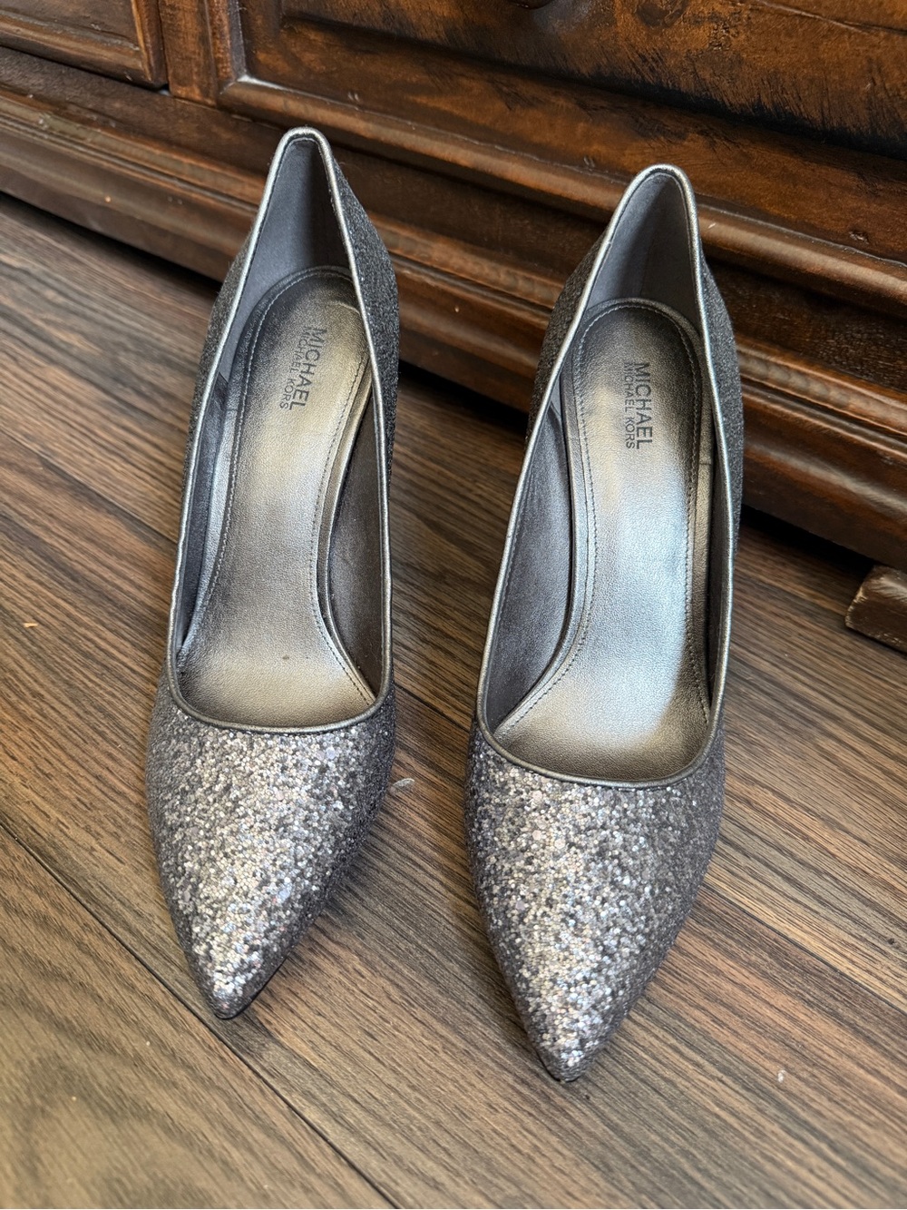 NWOT Michael Kors Silver Glitter Pointed Pumps
